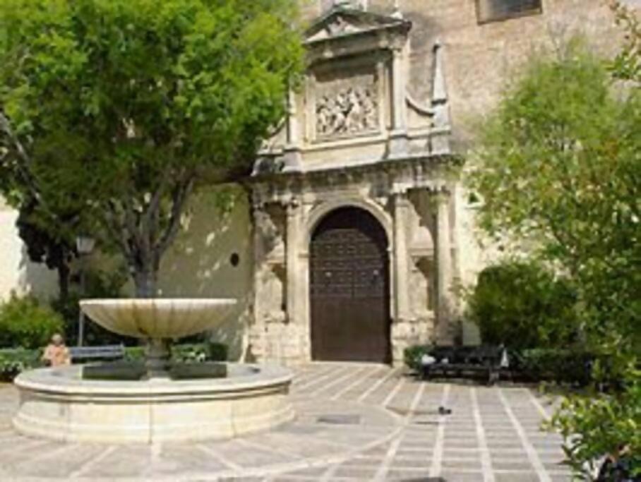 C Palacio Parking Segun Disponibilidad Sewilla Zewnętrze zdjęcie
